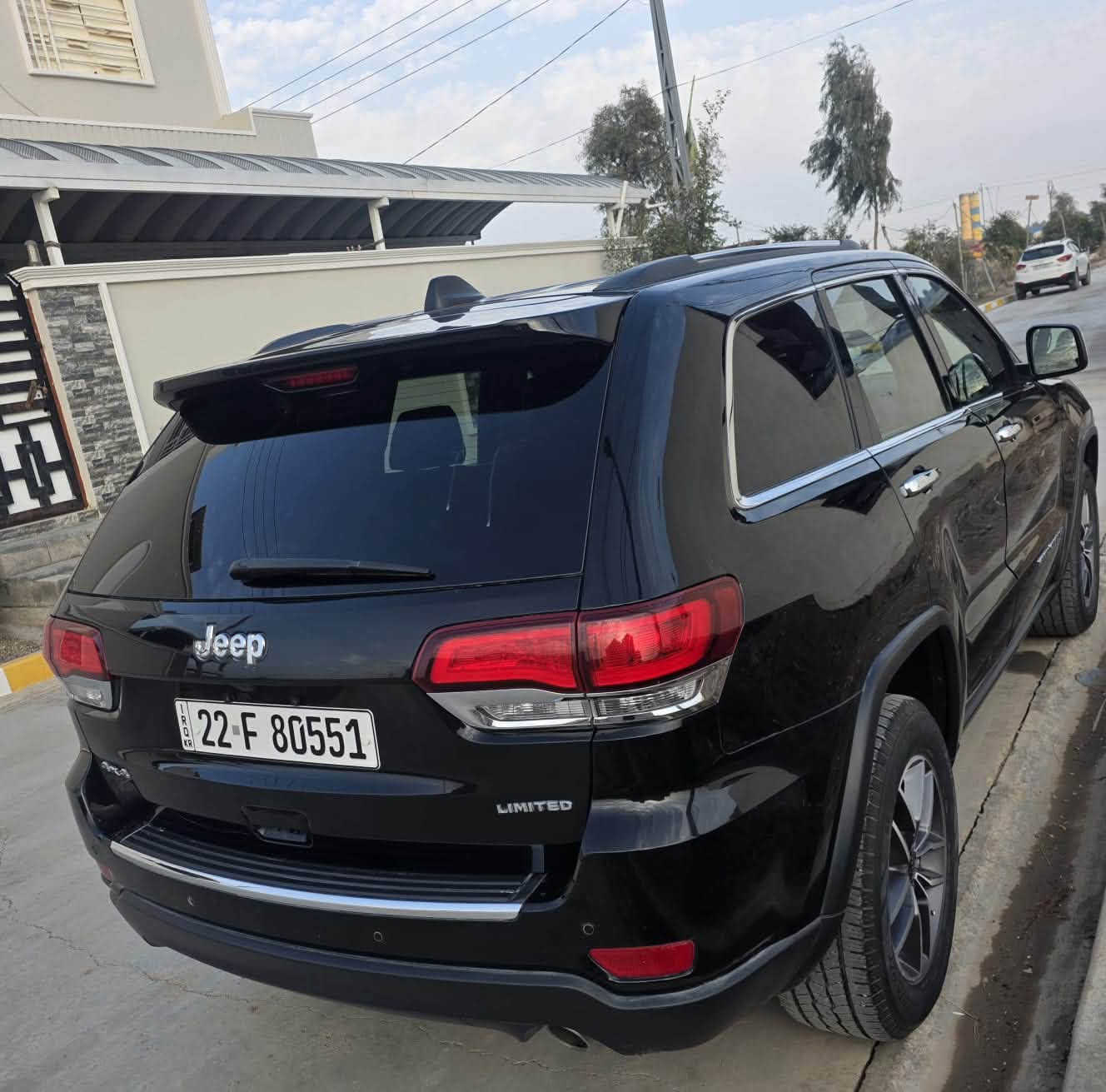 جيب شيروكي 2021وارد امريكي السعر240 وبيها مجال فول مواصفات فئة لمتد بانوراما كشنات جلد كهربائيه تشغيل عن بعد خزن ميموري شاشه كامره دواره جنطه كهربائيه إشاره بلمري حساسات محرك V6. 3600 تبريد خلفي محرك وكير وتبريد وحداديه مكفولات ماشيه 84 تخم تاير جديد وارد امريكي حادثها چاملغ شويه من البنيد  كلير بدون دواخل والباقي كفاله عامه ضربه وصبغ وتبديل رقم اربيل انكليزي 
***********
