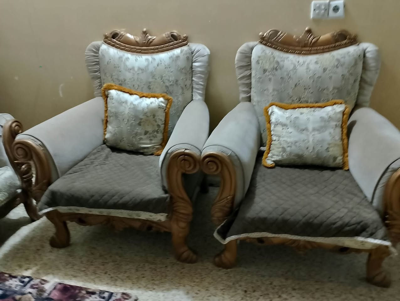 قنفات ملكي • خشب صاج • قابل تفاوض