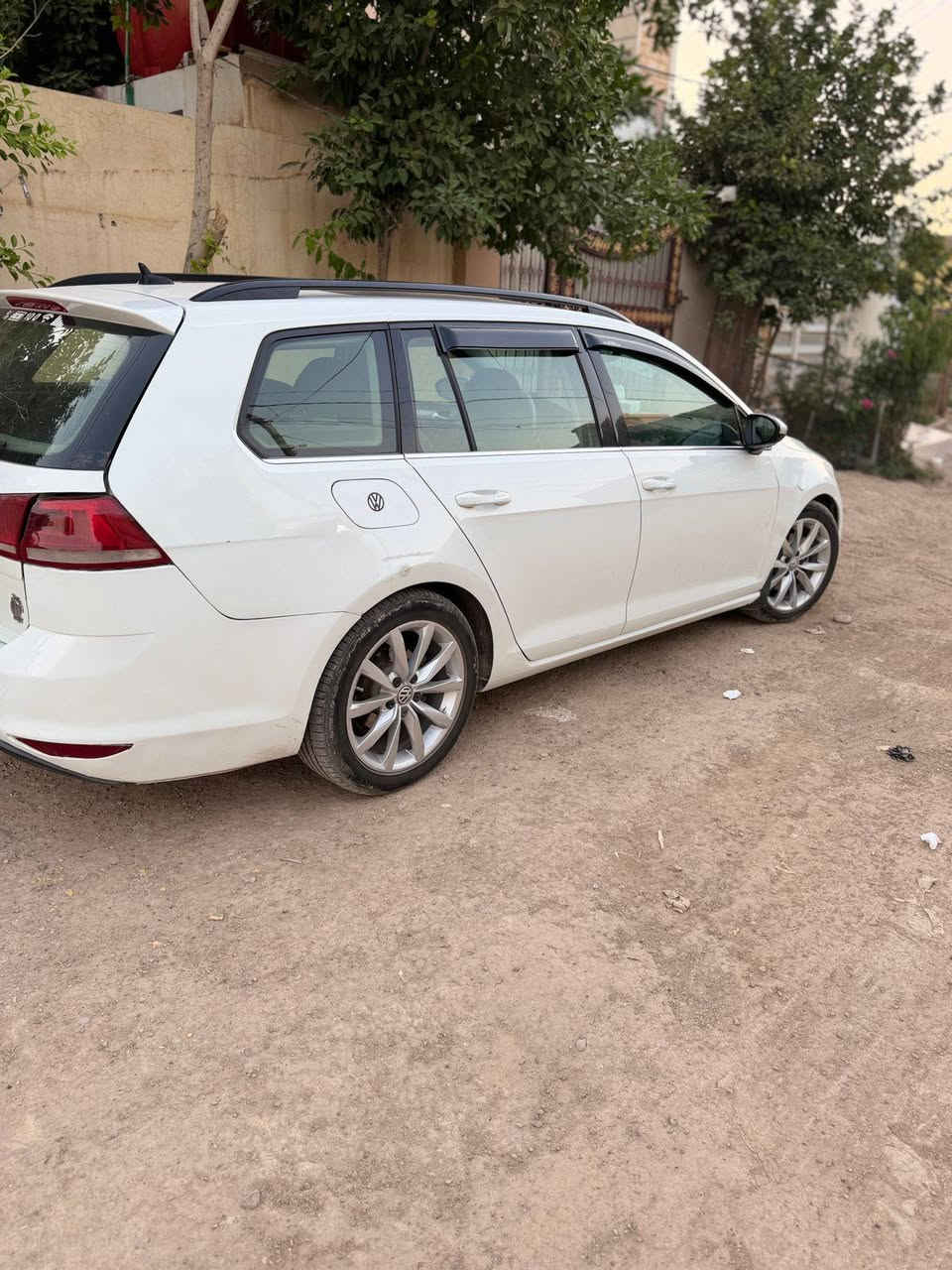 السلام عليكم
جيتا موديل 2017
رقم اربيل 
تحويل مباشر 
مكينه 2000 تيربو  و كير خير من الله 
تخم تاير جديد
مواصفات فول 
فتحه بنرامه 
تحكم استيرن
 كشنات جلد 
السياره جاهزه للاخير من كلشي 
مكلف بل نشر 
للاستفسار الاتصال ع ***********
السعر 90 وبيهه مجال حك جيه بيك خير و ادلل

نص مكتوب في الصور:
- % 100