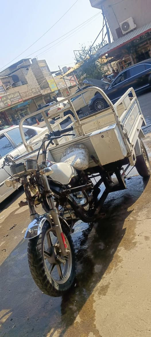 بۆ فرۆشتن ، نرخێکی گونجاوە ، گەر موشتەریت نامە بنێرە یان تەلەفۆن بکە 
*********** السليمانية, العراق

نص مكتوب في الصور:
- ***********
- 16 1111
- هه موو پارچه ی بده نگ
- به تاك و به كۆ