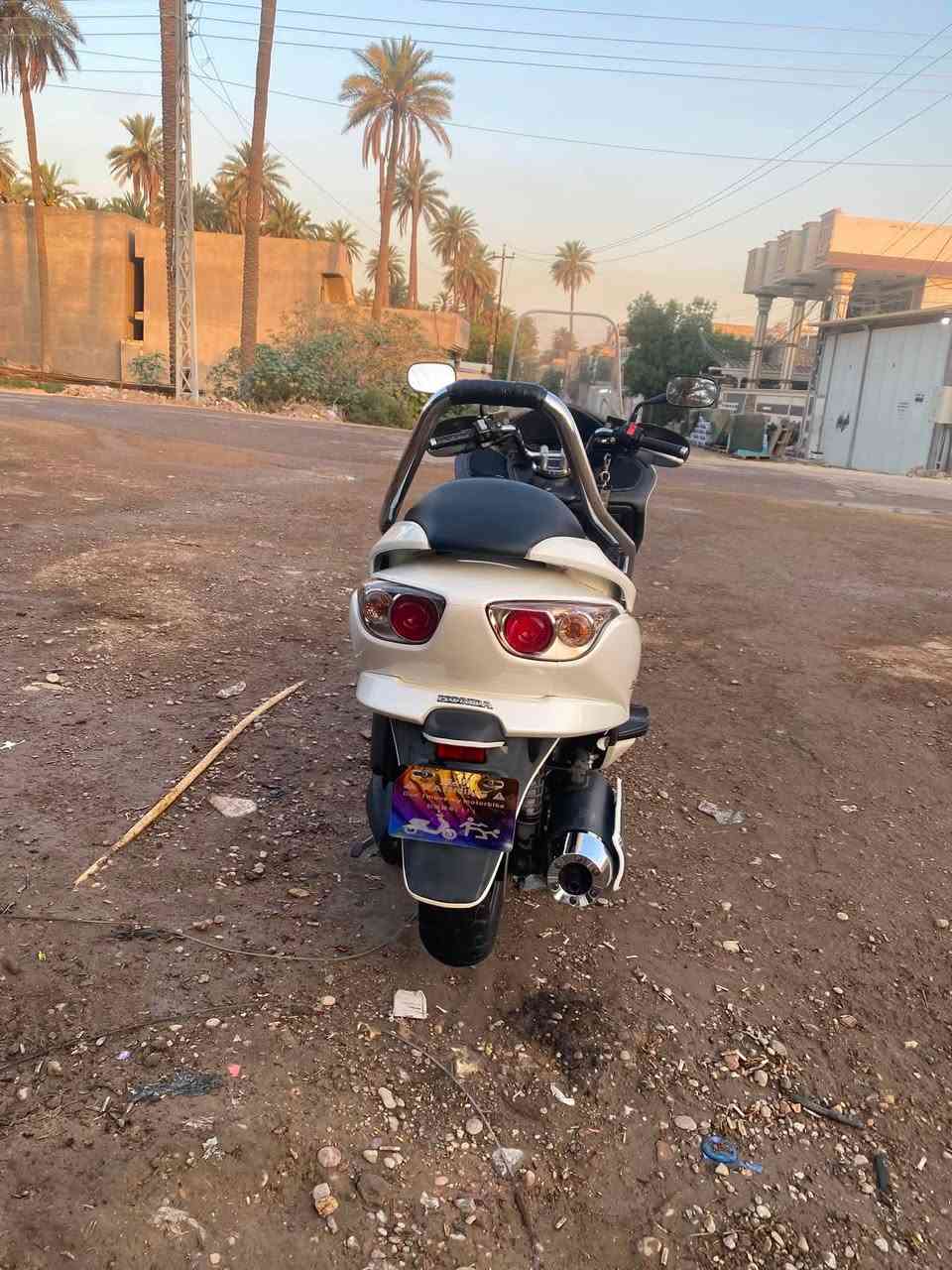 سلام عليكم
للبيع ادراجه فورزه 
0/9فول مواصفاتً
ماشيه 17 الف 
2 بصمات 
4 كير 
سبورت 
وكير عادي 
واتوماتيك 
بلاديه مابيه أي نقص 
رمبه جديده كفاله 
جامه طويله 
سعر خاص 
السكن بغداد 
الكاضميه منطقه  الطي 
أو قرب جسر المثنى 
*********** بي وتساب
