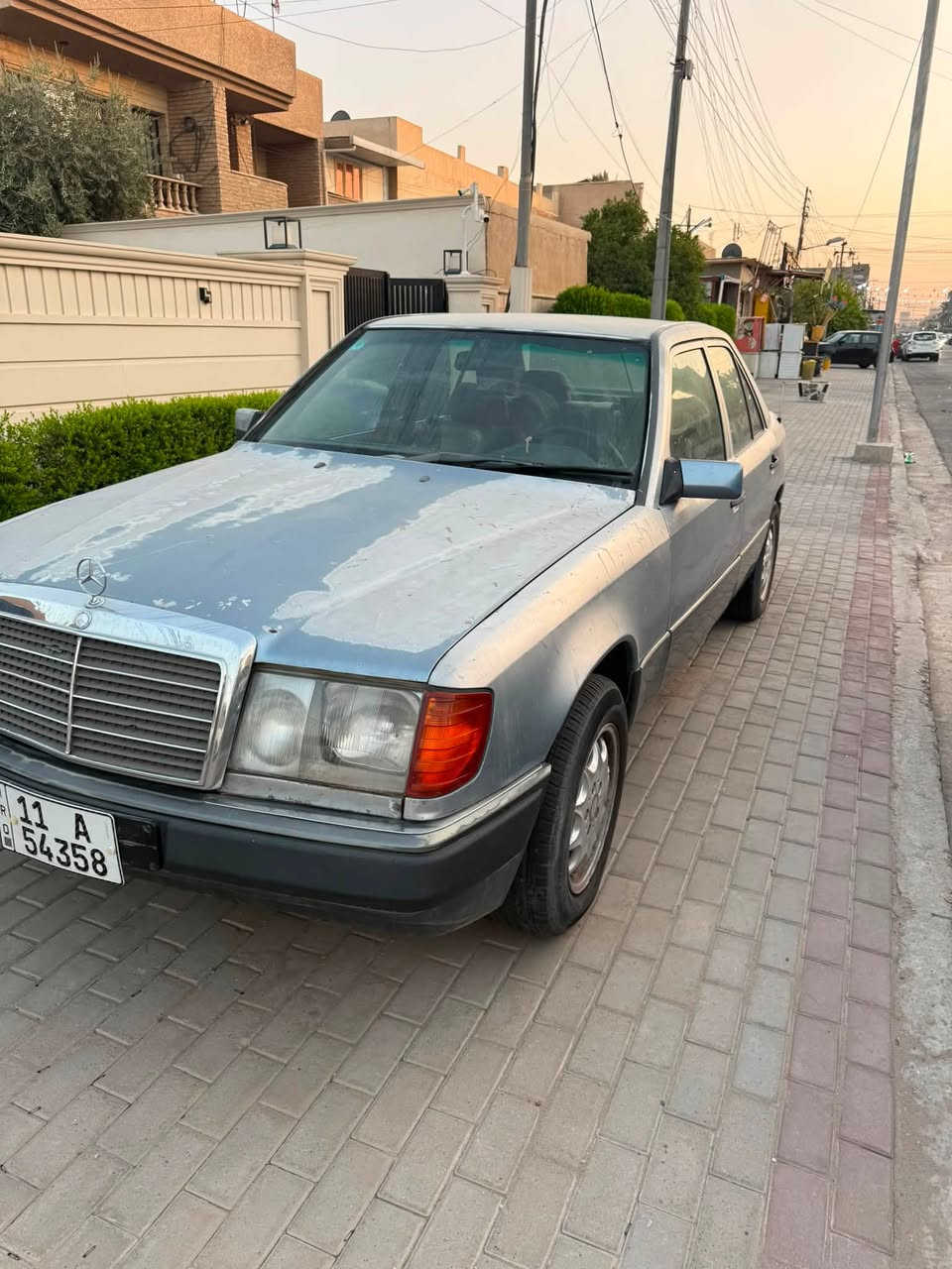 مارسيدس دب موديل 1988
سياره من ناحيه المحرك نضيفه جدا 

تبريد كير محرك كله وكاله 

للتوصل الرقم ***********
الرجاء للتواصل واتساب
