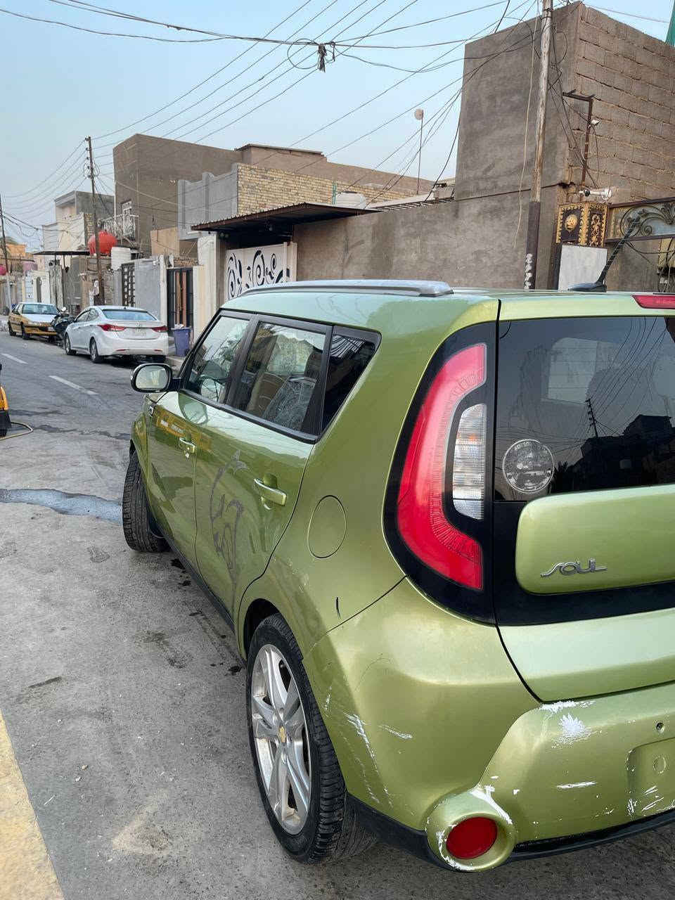 السلام عليكم ورحمه الله
من رخصت الادمن 
سيارة سول ٢٠١٥ مكينه ٢٠٠٠ 
مكفوله كير مكينه كهربائيات  
رقم الشاصي بالصور موجود 
 
السعر 87 ورقه وبيها مجال للطيبين وحك الجيه 
السيارة بسمي  
مكانه كربلاء المقدسة 
للتواصل ***********
متواجد العصر وبليل
