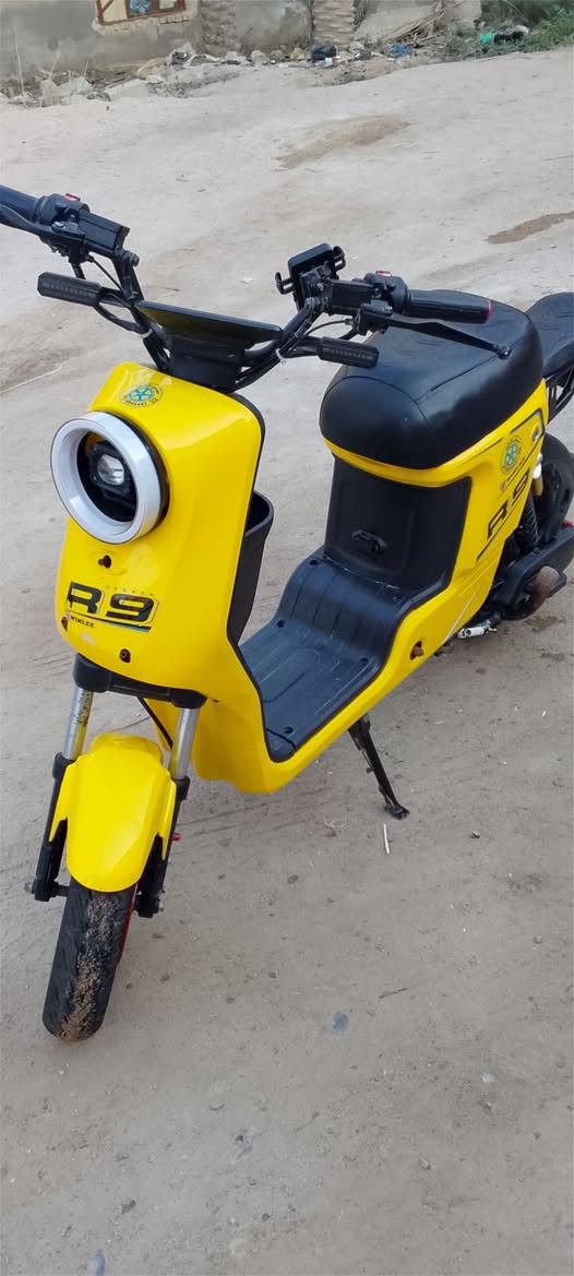 ***********.  السلام عليكم دراجه للبيع ميتات بطارياتها 200
