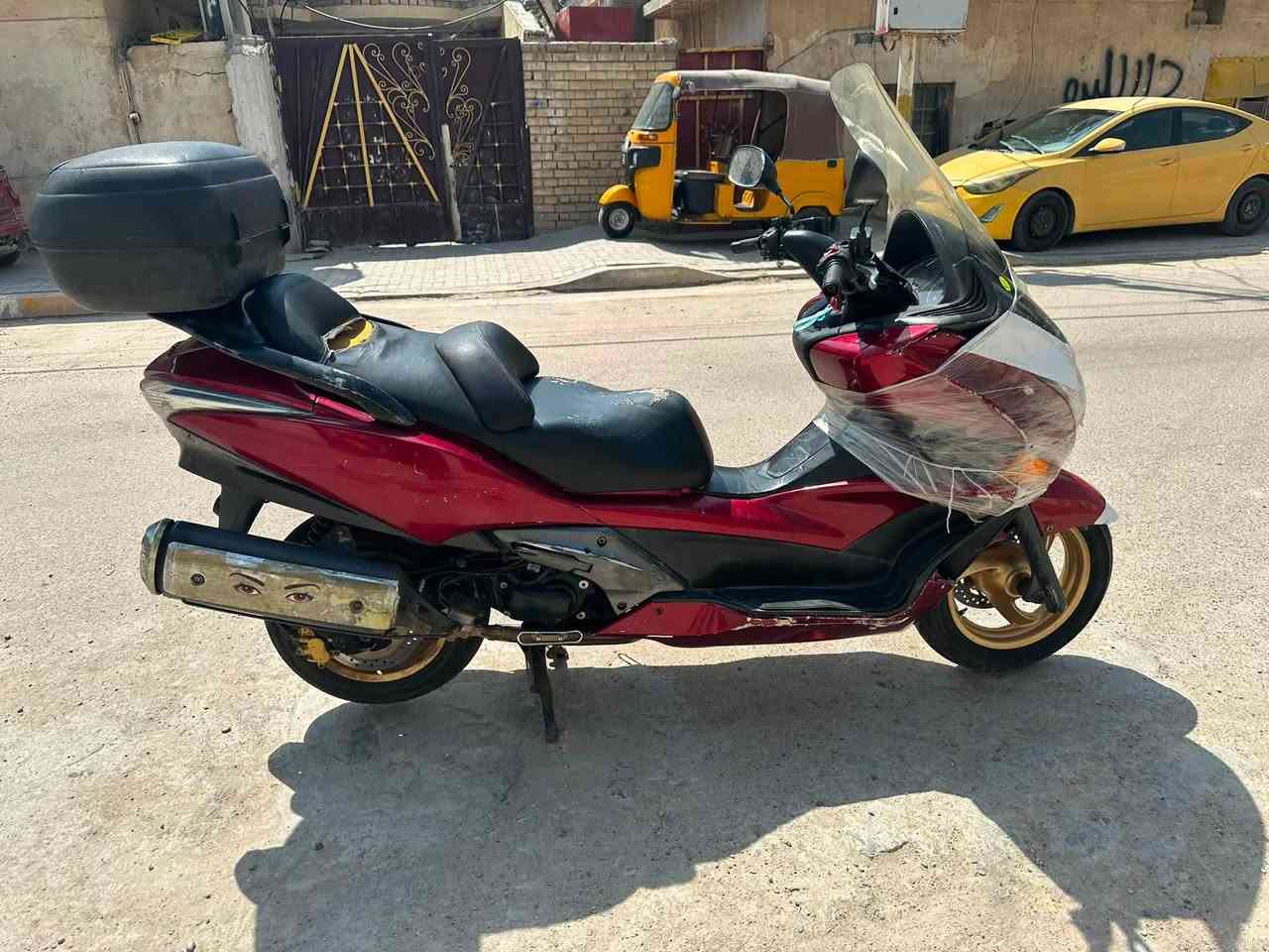 سلفر ونج مكينه 400سكيورتي دراجه مكفوله مكينه خير من الله لاتنقيص لاتبخير برغي ممفتوح بيه دراجه كامله نقصه بس كفر امامي مثل مموضح بالصور كهربائيات كلها شغاله سعر مليون و500وبيه مجال بسيط حك الجيه مكاني بلديات لاستفسار عل رقم ***********
