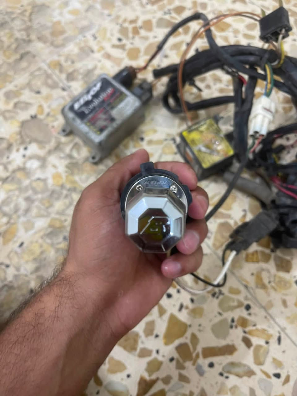 منضومة زنون كاملة وياباني واصلية وشغالة خلي سعرك وبل عافية لن ما اعرف بيهن شراي يتصل ***********
