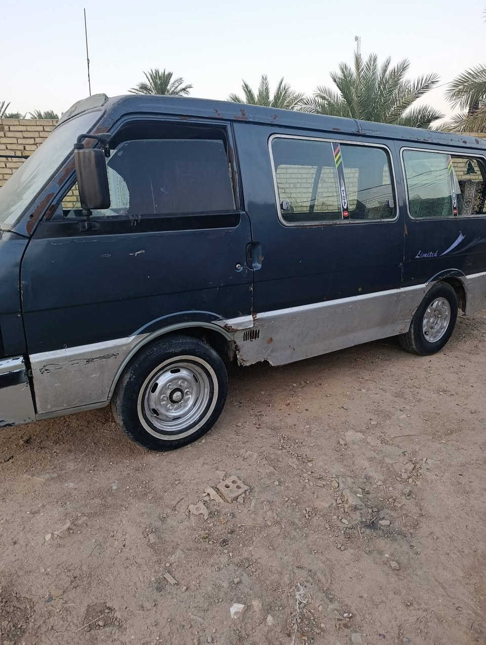كيا بستا موديل 95بدون راعي اكفلك سرقه وعشائر شواصي انضاف داخل مدوشم مكينه وكير واكسل كفاله السعر 18وبيها مجال قليل ورديه خارج نزلت سعدبيجو ***********
