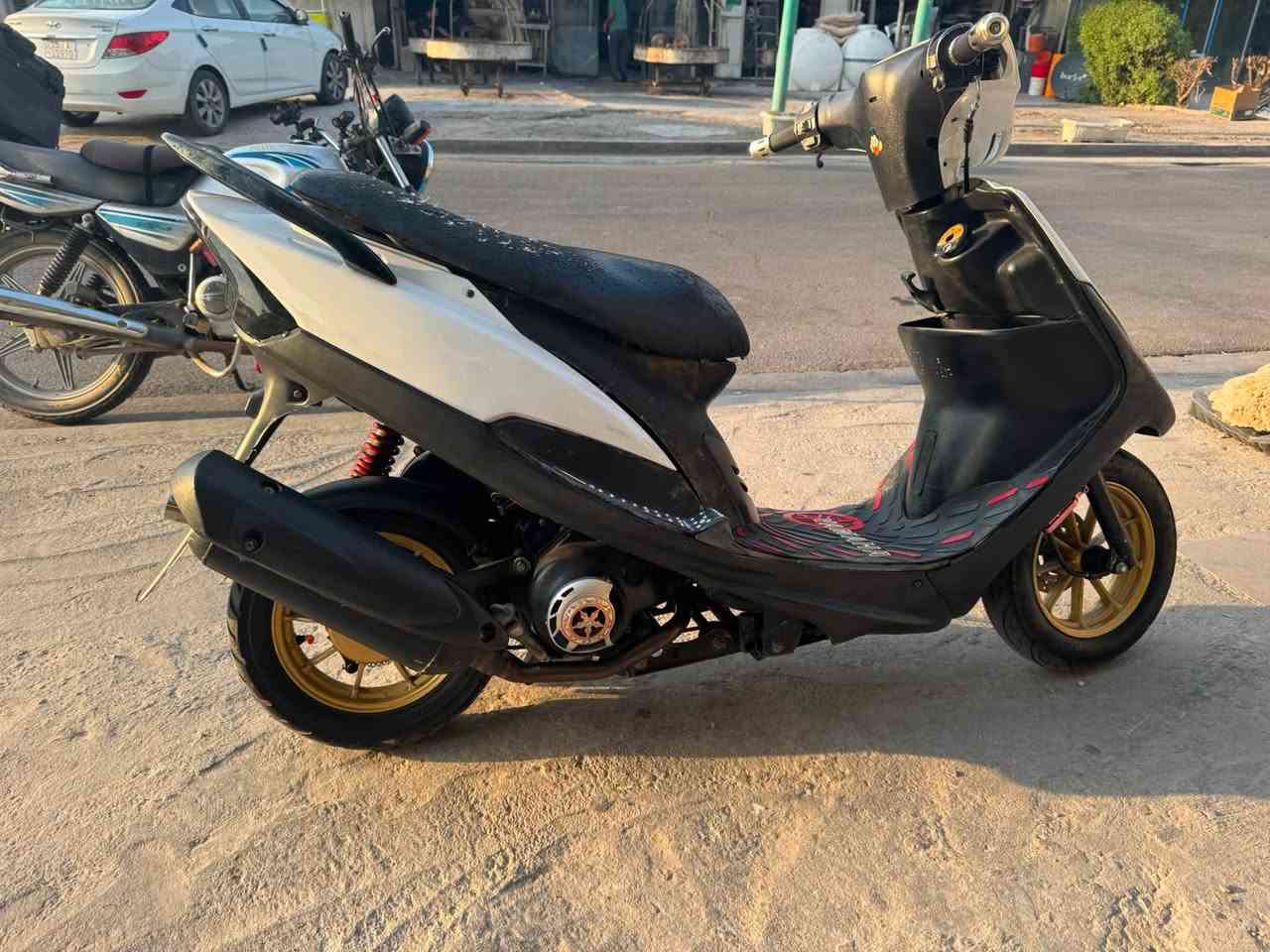 ماكس عدله مكينه بلاديه بي تزويد خفيف قبق فلاوفين ووياله اصلي ثقيل ويدات رياضي وملاقط وكشنه رياضي الدراجه نكره بكل وقت وكل مشكله مابيه نقصه فقط قبق اشاره امامي رايده ب٥٧٥ وبيه مجال بسيط مكاني بغداد حي الجامعه ***********
