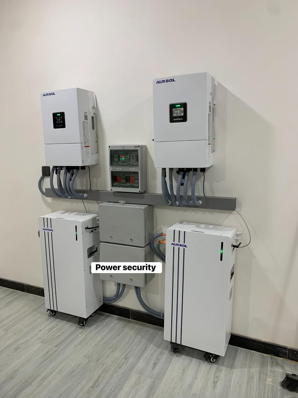 ⚡ حلول الطاقة المتكاملة مع Power Security ☀️

هل تعبت من مشاكل الكهرباء؟ في Power Security، نوفر لك أقوى أنظمة الطاقة الشمسية التي تلبي كافة احتياجاتك (منزلية، تجارية، أو صناعية) وبأحدث التكنولوجيا العالمية.
🛠️ خدماتنا في التنصيب تشمل كافة الأنظمة:

• نظام الـ Hybrid (الهجين): للربط الذكي بين الشمس والوطنية مع إمكانية تصدير الفائض.
• نظام الـ Off-Grid (المنفصل): للاستقلال التام عن الشبكة والاعتماد الكلي على البطاريات.
• المنظومات الثلاثية (3-Phase): للمشاريع الكبيرة والمصانع التي تتطلب أحمالاً ثقيلة.
• تحديث المنظومات: تطوير الأنظمة القديمة وإضافة بطاريات الليثيوم المتطورة.

💎 لماذا يختار العملاء Power Security؟

✅ مكونات عالمية: (Deye, Longi, Jinko) وغيرها من الفئة الأولى.
✅ هياكل هندسية: نعتمد نظام الـ Meccano المقاوم للصدأ والظروف الجوية.
✅ تنفيذ احترافي: ترتيب أسلاك (Wiring) هندسي وحماية متكاملة (Protection Box).
✅ دعم فني: متابعة مستمرة وبرمجة دقيقة لأنظمة الـ BMS.

👷‍♂️ نحن لا نبيع أجهزة.. نحن نصمم مستقبلك الطاقي.

📍 المقر: بغداد - وكافة المحافظات.
📞 للاستفسار والحجز: ***********

Power Security.. القوة، الأمان، والاستدامة.

#Power_Security #طاقة_شمسية #العراق #بغداد #Deye #Longi #ليثيوم #تكنولوجيا #طاقة_نظيفة #تنصيب
