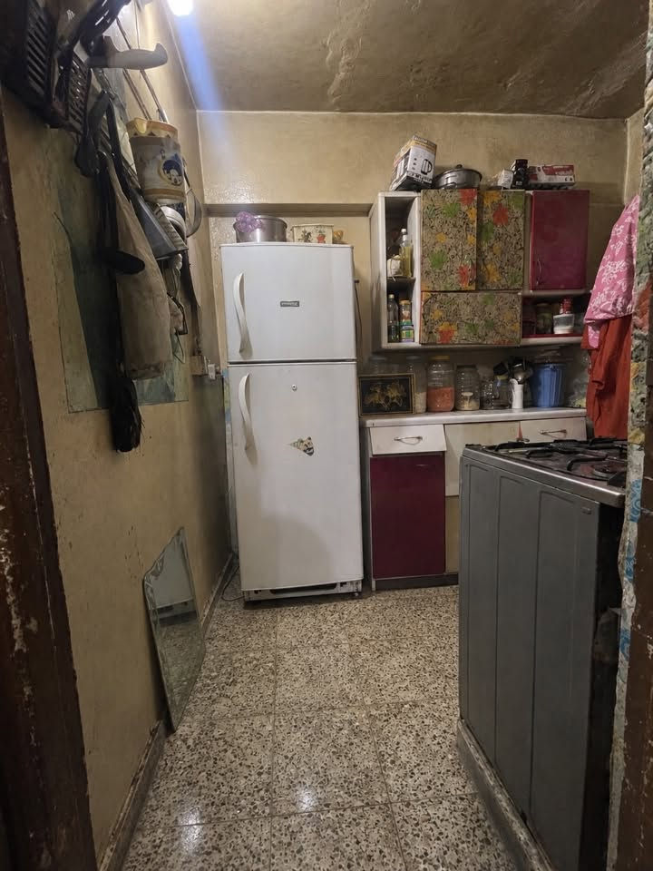 🔴شقة سر قفلية 🔴منطقة حي اور فلكة صباح الخياط قرب جامع عمار ابن ياسر موقعها على الشارع مساحة 52 متر طابق ثاني تحتوي على صالة صغيرة وغرفتين وحمام ومطبخ وترك 🔴السعـر 7 ملايين 🔴وبيها مجال والايجار الشهري170 الف جداً مناسب للموقع للاستفسار الرقـم ***********
