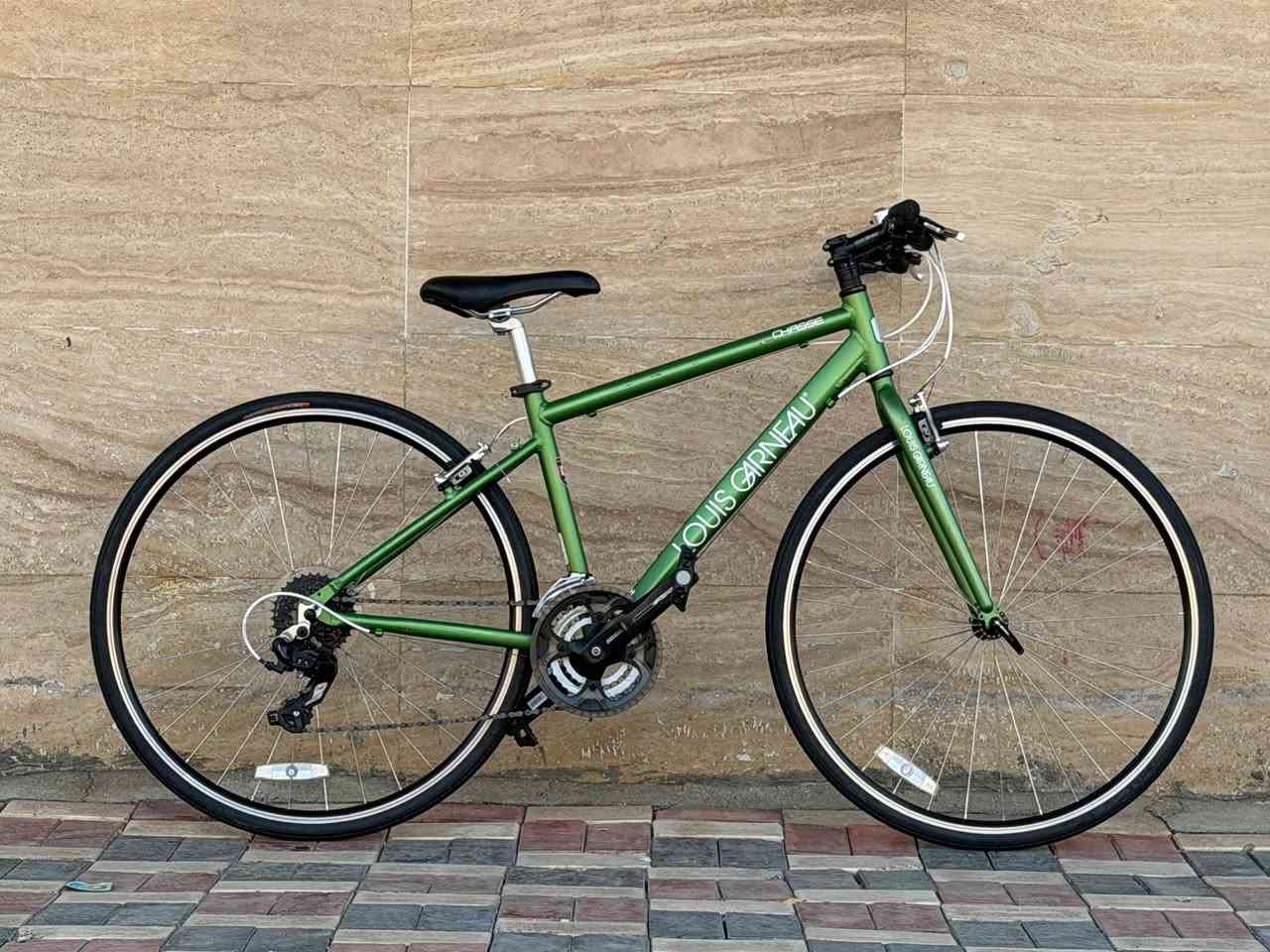 السلام عليكم ورحمة الله وبركاته 🌹
🚲 دراجة هوائية للبيع ماركه لويس 
🔹 ماركة كنديه 🔹 لون مميز  🔹 فريم ناصي 🔹 مناسبة لطول 160  165 إلى 170 سم 🔹 هيكل من الألمنيوم خفيف الوزن 🔹  🔹 مكاين 3×8 🔹 نظافة عالية جدًا 95% 🔹 الدراجة بحالة الوكالة، خالية من أي عيب 🔹 شرط الفحص والضمان والنظافة
📍 العنوان: كربلاء – طويريج
🚚 تتوفر خدمة توصيل إلى جميع محافظات العراق.
📞 للاستفسار: خاص أو على الرقم
***********
