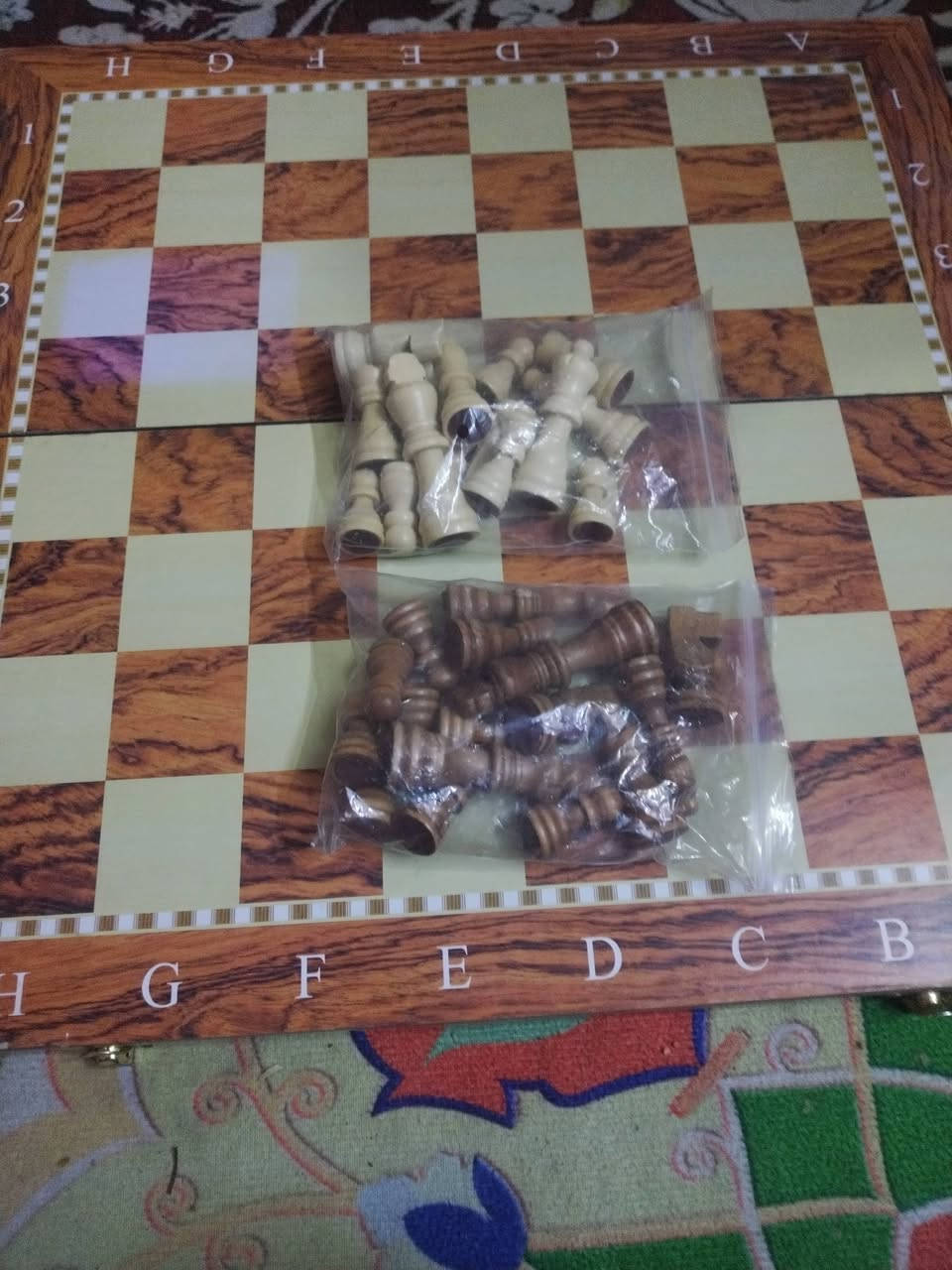 لعبة طاولي وشطرنج للبيع خشب بلوط جديد ما ملعوب بيه بعدة بلجيس بلجيكي الصنع اريدة ٣٠ الف اتصال على الهاتف ***********
