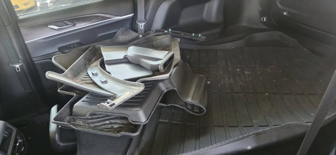 ون السلام عليكم للبيع جيب لمتد بلاك توب فول مواصفات موديل 25 حادث دعاميه ولايت السياره بدون قطره صبغ السياره حالياً بالعقبه السعر 230 وبيه مجال بسيط مكاني بابل *********** تدخل كتاب شهداء أو حره
