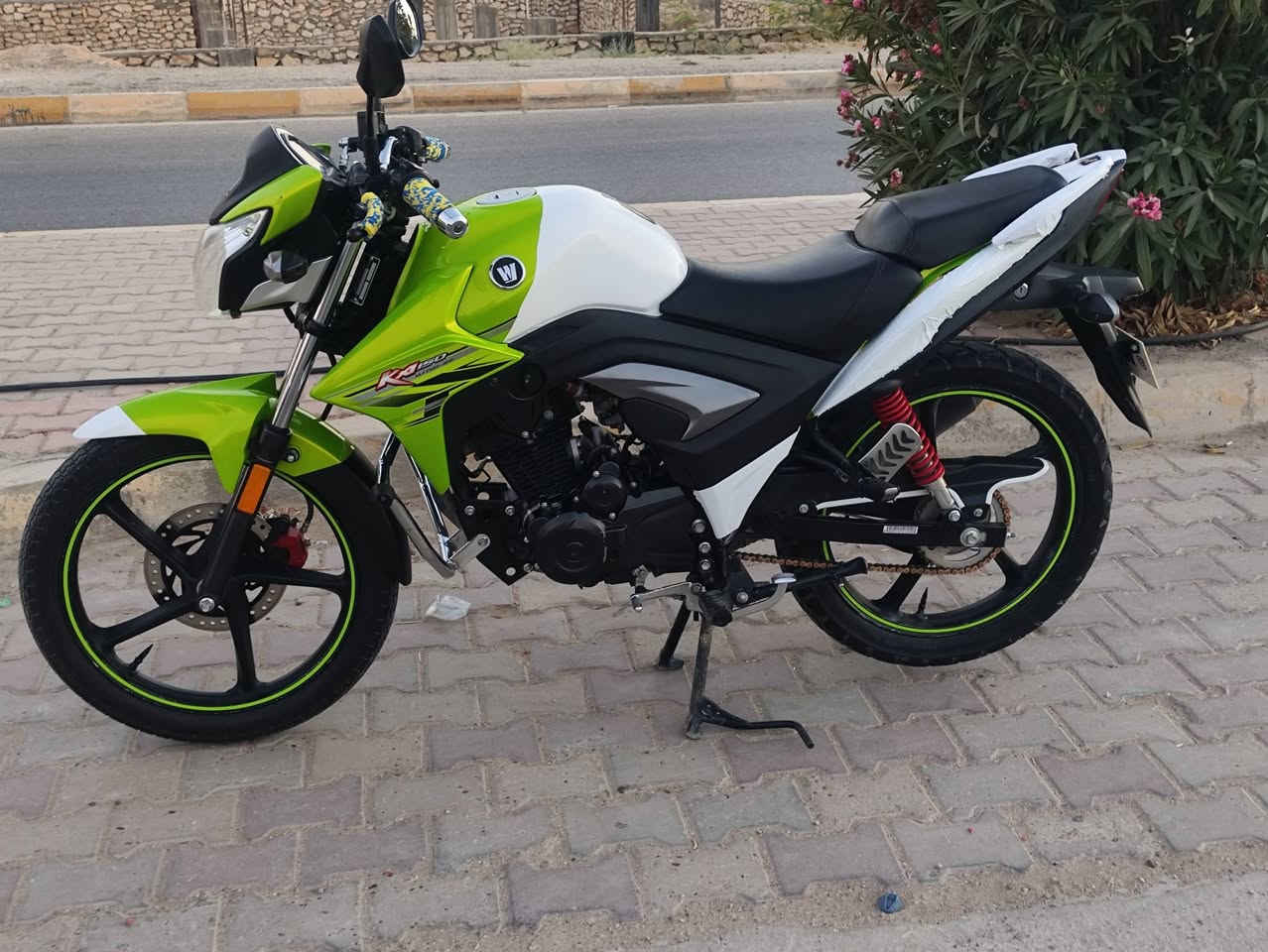 سلام عليكم 
هوجي مكمرك للبيع.      موديل 2023.     بعده اخو جديد ماناقصه برغي

ماشي 19الف.     نشد بنهاية ل 25.  محرك كفاله نعومه ونشاط 

السعر 2100.      عنوان رأوه الاستفسار ***********
