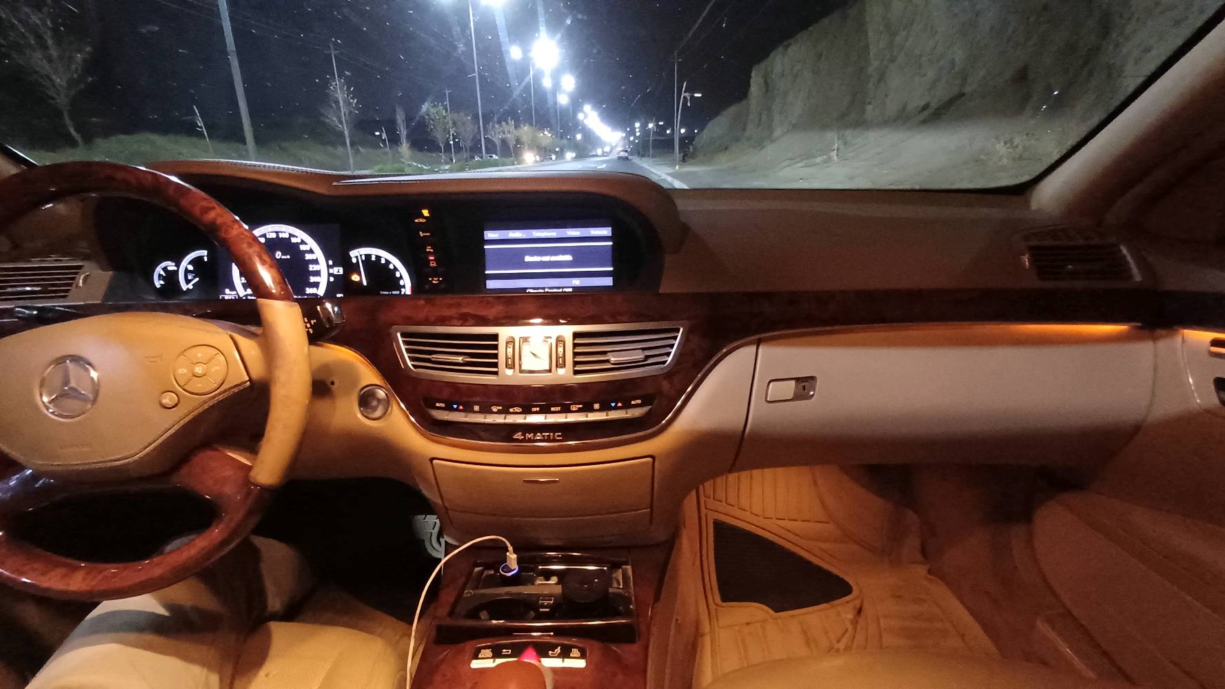 السلام عليكم  مرسيدس موديل 2013 . S550.فول موصفات  ما عدا ناضور ليلي.  5 قطع صبغ ابيعك صبغ حزام ... سنويه بسمي... السعر 185 بي مجال بسيط ..تواصل واتساب***********..