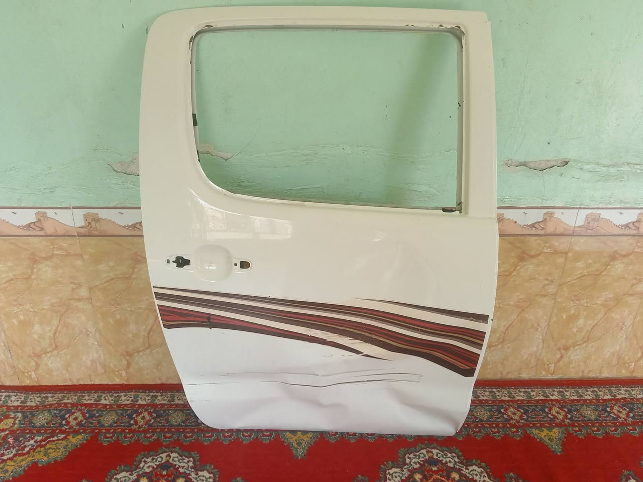 باب فلاونزه الجهه اليمنى باب نظيف كلش بيه بس ضربه بسيطه
***********

المكان ذي قار
