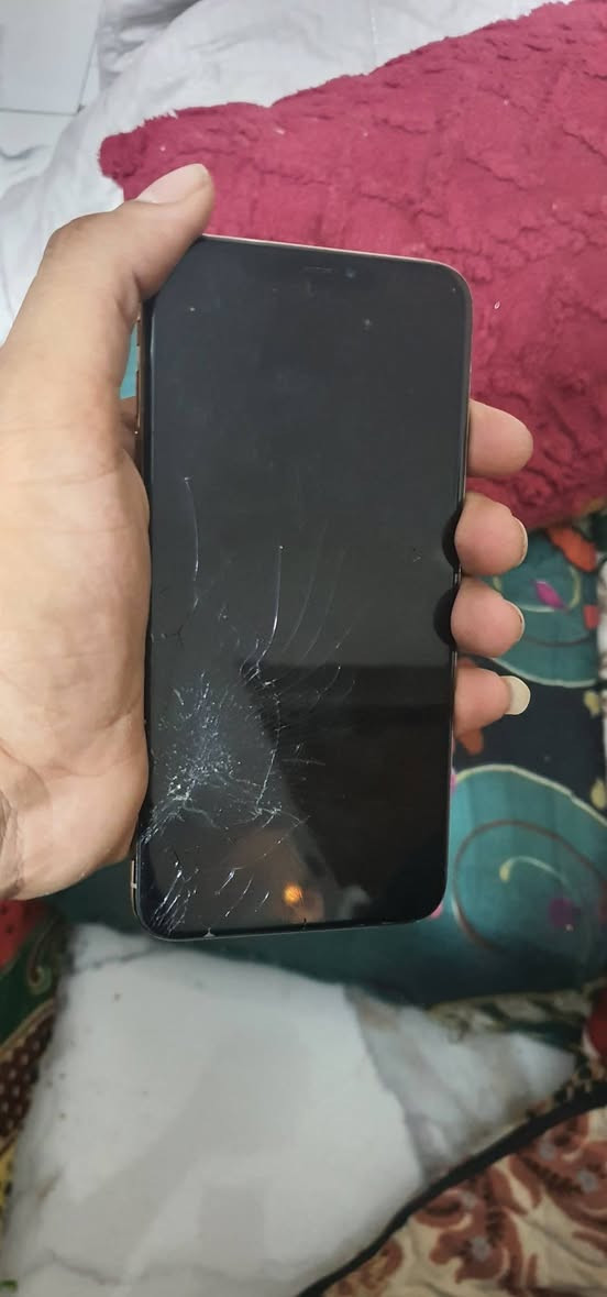 سلام عليكم ايفون اكس مكس ذاكره ٦٤ بطاريه ١٠٠ مدله اصليه فقط بطاريه مبدل من الربيعي بدلته ب٤٥ جهاز انكسر لكلاسك مال بيت لجاهل طكه بل صلاحيه وا نكسر السعر ١٢٥ قفل بيع او مراوس المكان بغداد الحسينيه المعامل رقم الهاتف ***********
