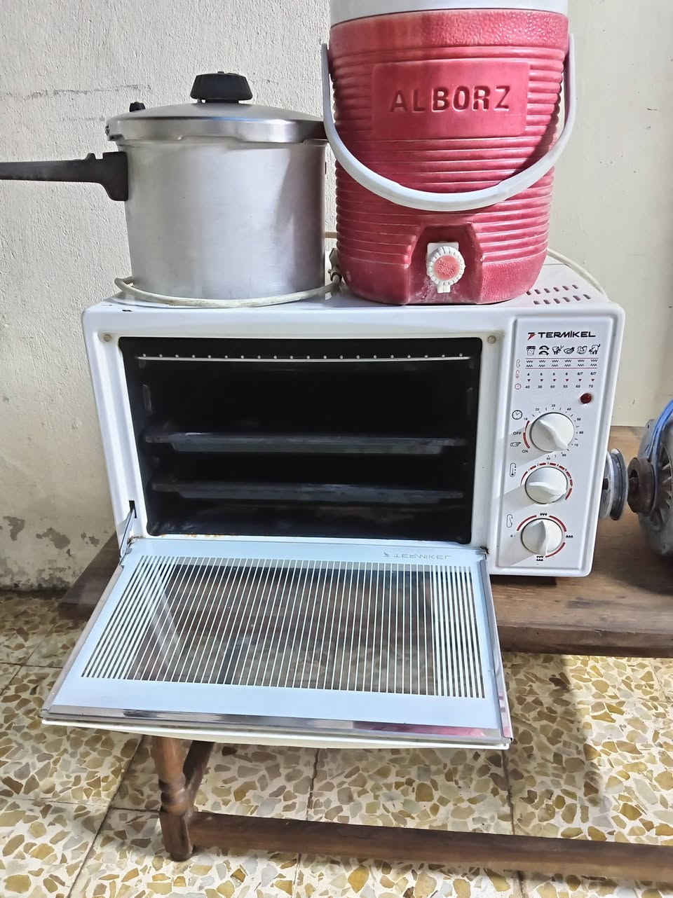 للبيع شرط شغالين بس الصوبه طك افيوز مالها هسه ومالي واهس اصلحها متواجد وتساب ***********
