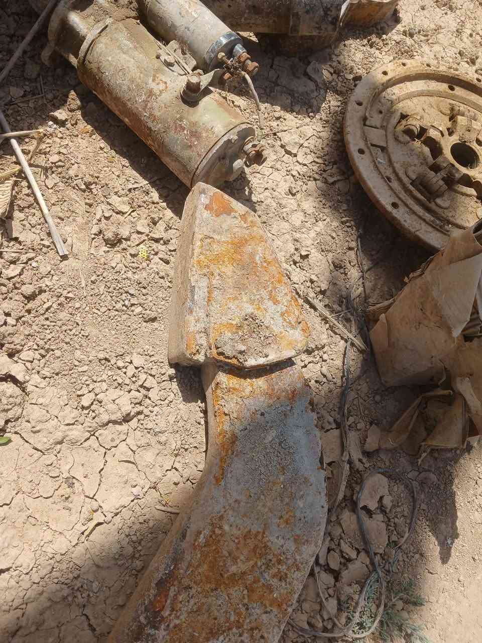 السلام عليكم غراض بلدوزر كوماتسو خمس وستين لبيع كوماتسو زنجيل وبم ستيرن وسنون روتر لبيع مراجعت صاحب لرقم ***********
