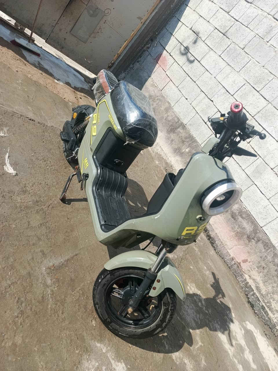 بطاريات 32 ستخدام شهرين فقط
سعر 450 مجال بسيط 
مكان بصره كرمت علي شارع لطيف 
وتساب ***********
