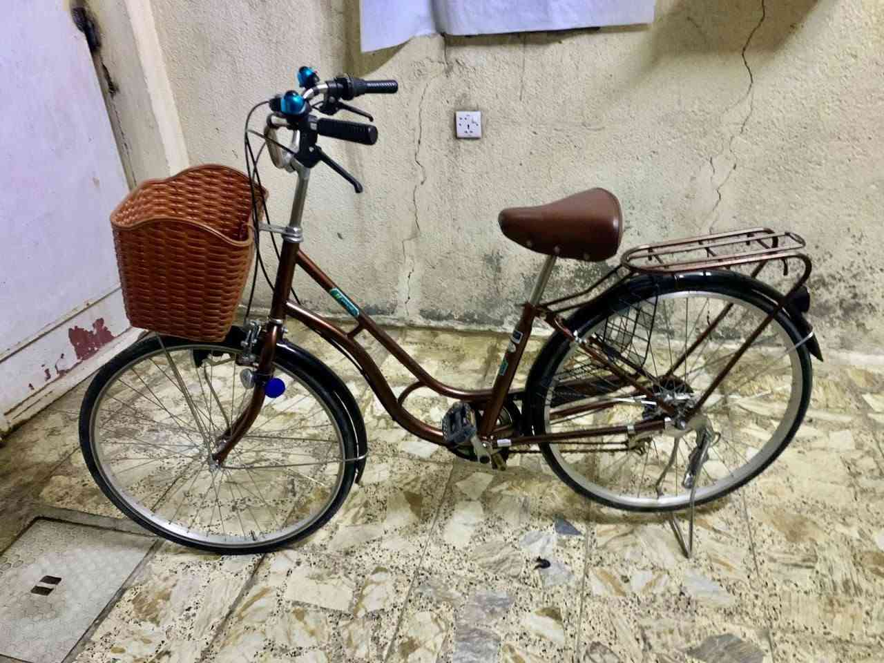 سلام عليكم بايسكل بناتي لبيع 
حجم 26
سعر 150 وبي مجال خاطر جيه 
مكان بغداد 
***********
