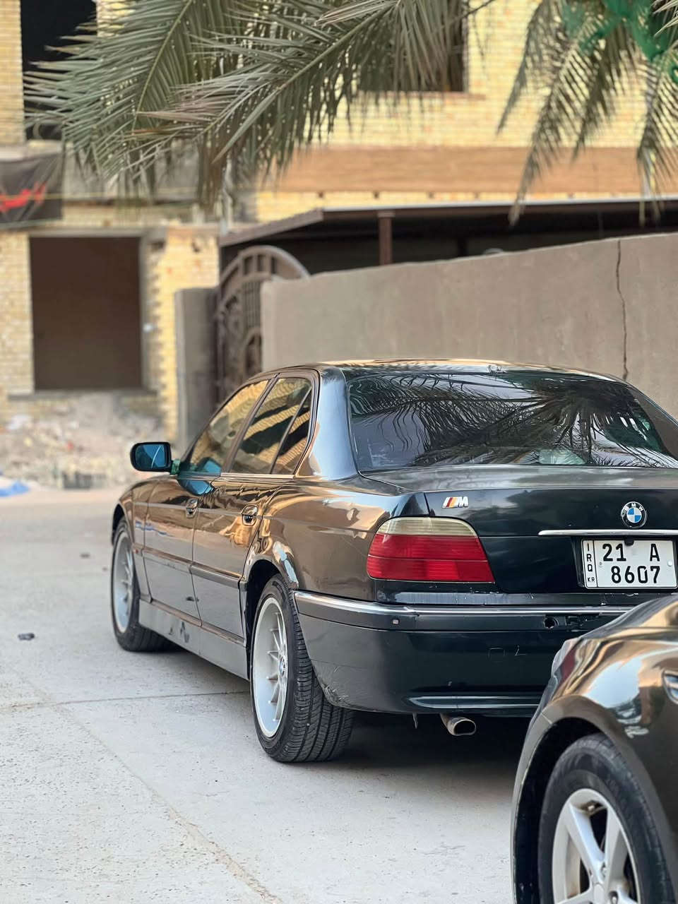 ⸻

🚨 للبيع BMW E38 موديل 1999 – 740i 🚨
🔥 ماكينة 4.4 V8 – سيارة مميزة جداً ونظيفة
شكل موديل 2000
للبيع BMW E38 موديل 1999، سيارة مرتبة ومحافظة عليها، وحالتها ممتازة، ومناسبة جداً لعشاق الـ E38 والـ BMW الكلاسيكية.

🔹 المواصفات والتجهيزات:

• ماكينة 4.4 V8
• الماكينة والقير بحالة ممتازة
• دينمو جديد
• منظومة الماء جديدة
• السيارة خرسة وهادئة وما بيها أصوات مزعجة
• داخلية جلد أسود نظيف جداً
• ستيرن صاجي أصلي
• كشنات كهرباء
• حركه/تحكم كهربائي حسب التجهيز
• بردة كهرباء خلفية
• حساسات خلفية
• تبريد مناخين
• التكييف شغال وبارد جداً ❄️
• ويل أصلي Alpina 18
• لايت زينون
• كهربائيات السيارة كلها شغالة
• السيارة محافظة ومعتنى بها

🛠️ السيارة عناية مهندس حسين المميز
السيارة ما يمسكها إلا مهندس حسين المميز، وهو المسؤول عن صيانتها ومتابعتها.

📌 سيارة نظيفة ومميزة، .
🔥 E38 … هيبة BMW.

للتواصل والاستفسار:
📞 [***********[
