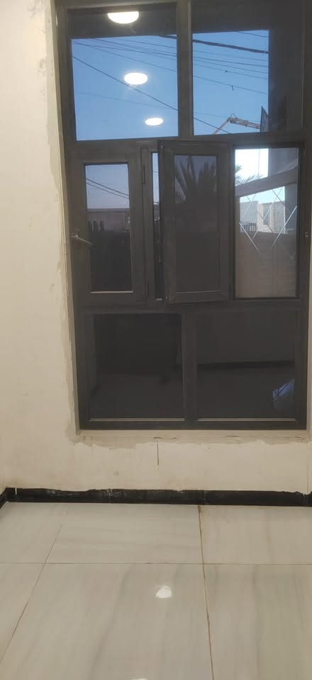 بيت للايجار في منطقة حي القادة قرب شارع عام ( شارع الوصي ) بيت جديد بناء حديث هسه طالعه منه عمالة بناء درجه اولى غرفتين نوم و3 حمامات واستقبال ومطبخ  للاستفسار الاتصال 

‭***********‬
