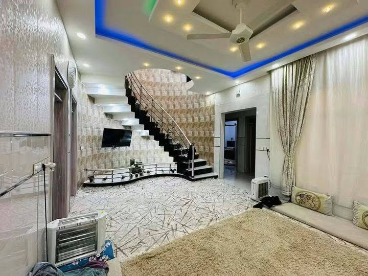 للبيع دار جاهز فول مساحه 200متر تجاه شروق 
الدار حديث جاهز للسكن حي الفلاح الاولئ نهاية شارع الملعب على جه اليسار
***********
