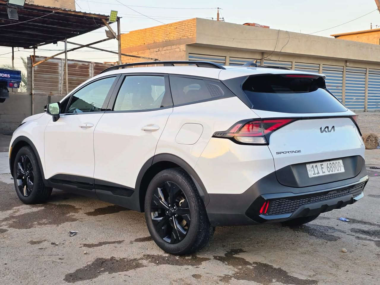 سبورتج موديل 25مواصفات الsxفول مواصفات من فتحه بنوراما الى كراسي كهربائية الى خزن كراسي اشاير بالمري صندوق كهربائي تشغل عن بعد سياره جديده واحلى من صور حادثها فقط اسفل دعاميه كما موضح بصوره وبيها رصعه موضحها بصوره هم 

رقم بغداد شهداء سنه واصير حره تريد وكاله عامه او اي شي حاضر 
 سعرها 210وبيها مجال ‭***********‬
