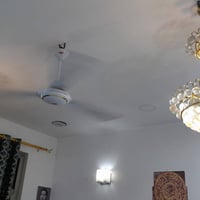 زوج ثريات انتيكا كرستال للبيع وفاترينه ذهبيه للبيع بسعر مناسب جدا جدا ...