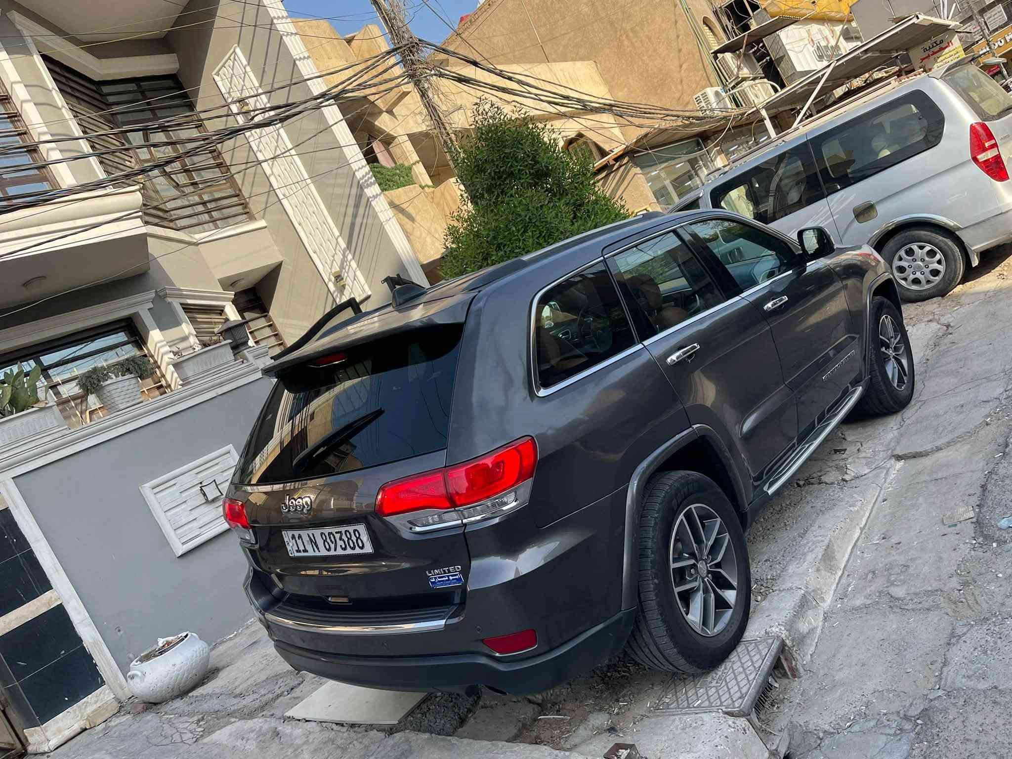 سلام عليكم 
جيب ٢٠١٨ والسياره حادثها جاملغ وبنيد فوول مواصفات وهنا بل عراق بيها مكانات صبغ وجراد ولسياره واحد على واحد مري قلاب و جنطه كهرباء وتشغيل عن بعد ورادرات مكينه ٣٦٠٠ ماشيه ١٣٠ ألف
السعر 145 
رقم ***********
شراي اتصال فقط
