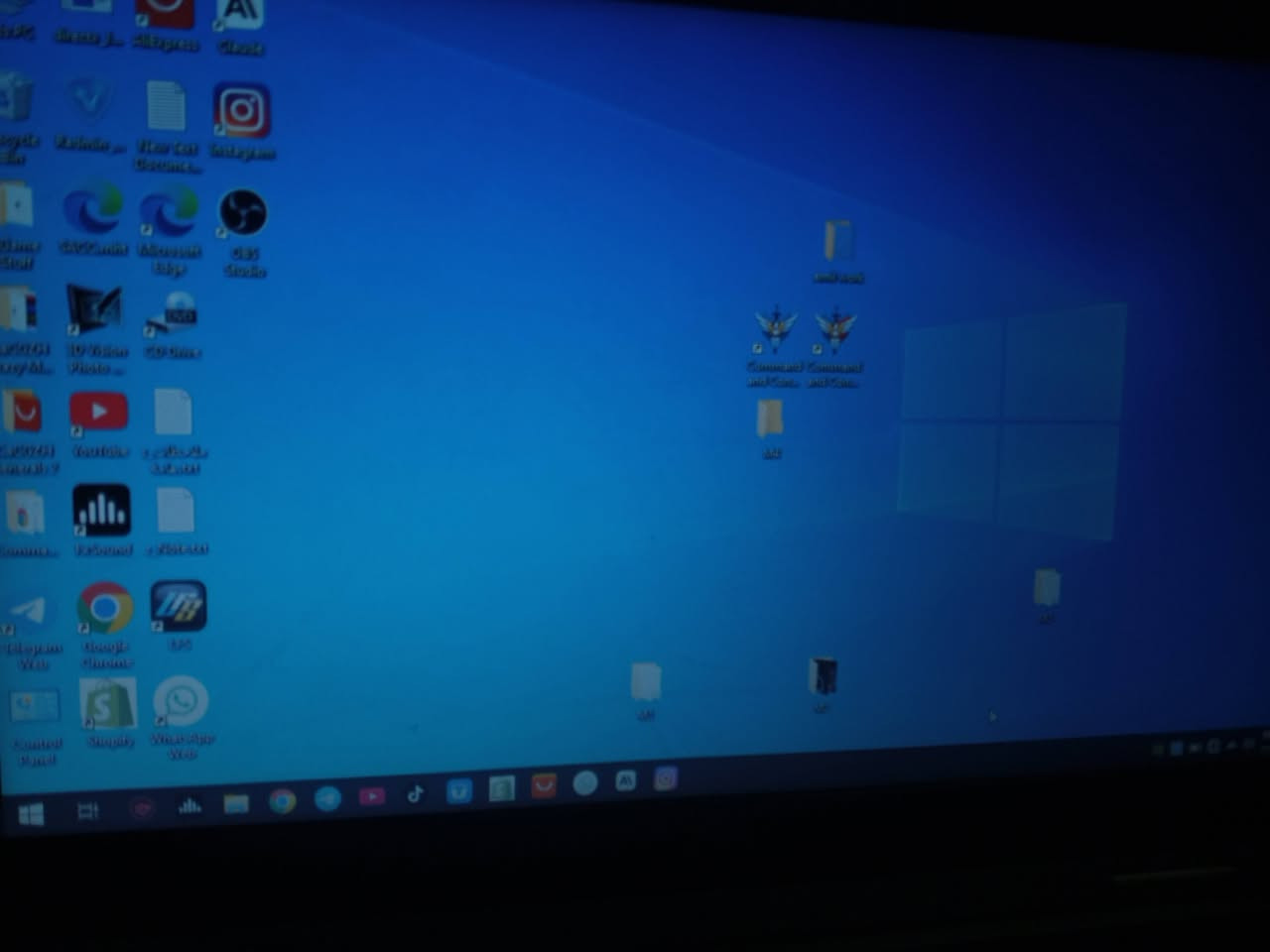 لابتوب Dell 🖥️
512 كيك 
رام 6
معالج core i5 
هارد ssd مخصص للبرامج ثقيلة والعاب وللدراسة
Windows 10 pro قابل للتحديث
كل مواصفات كدامك عشاشة 📌
مابيها اي عيب بطارية جديدة 🔋
شاحنة جديد 
سعر 180 وبيها مجال 
ماتلكة هاي المواصفات بهيج سعر 
مكاني كركوك 
***********
متوفر واتساب هم.
