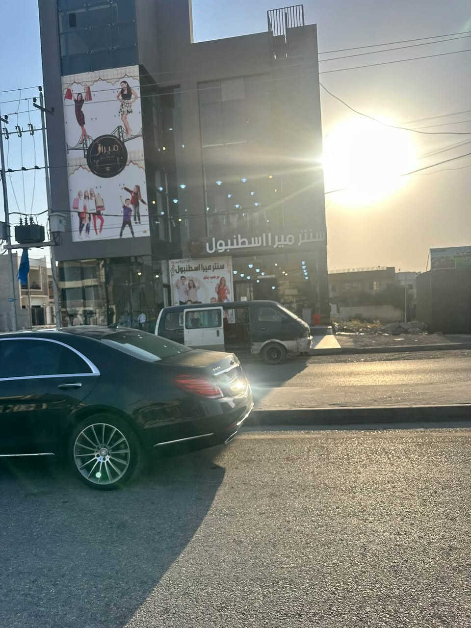 سلام عليكم متاح قطعه ارض المساحه ٣٠٠ متر  المكان مشيرفة مثل ما واضح الموقع
‏***********
