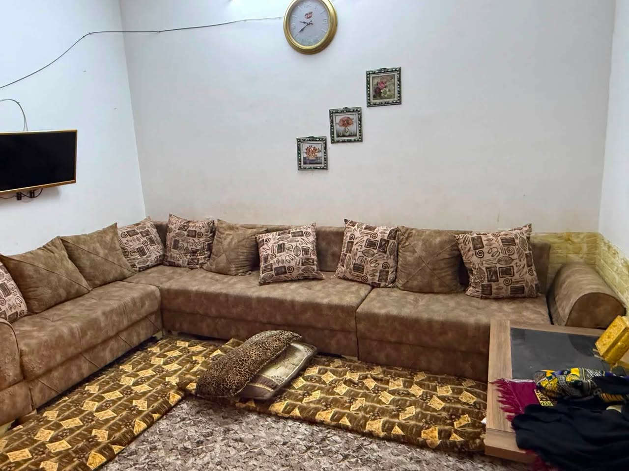 قنفات حرف L ب50غرفه شبابيه كنتور وجربايه ب70وبيها مجال
غرفه نوم نظيفه كلش رايديهه ب325وبيها مجال 

مكان اربيل داره تو 

+964 770 844 5019
