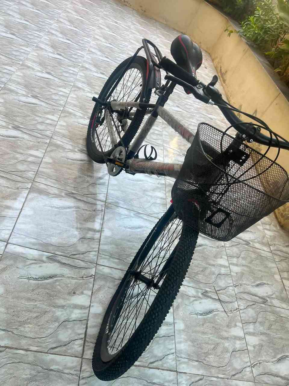 بايسكل للبيع ما مستخدم السعر 100 الف 
***********
