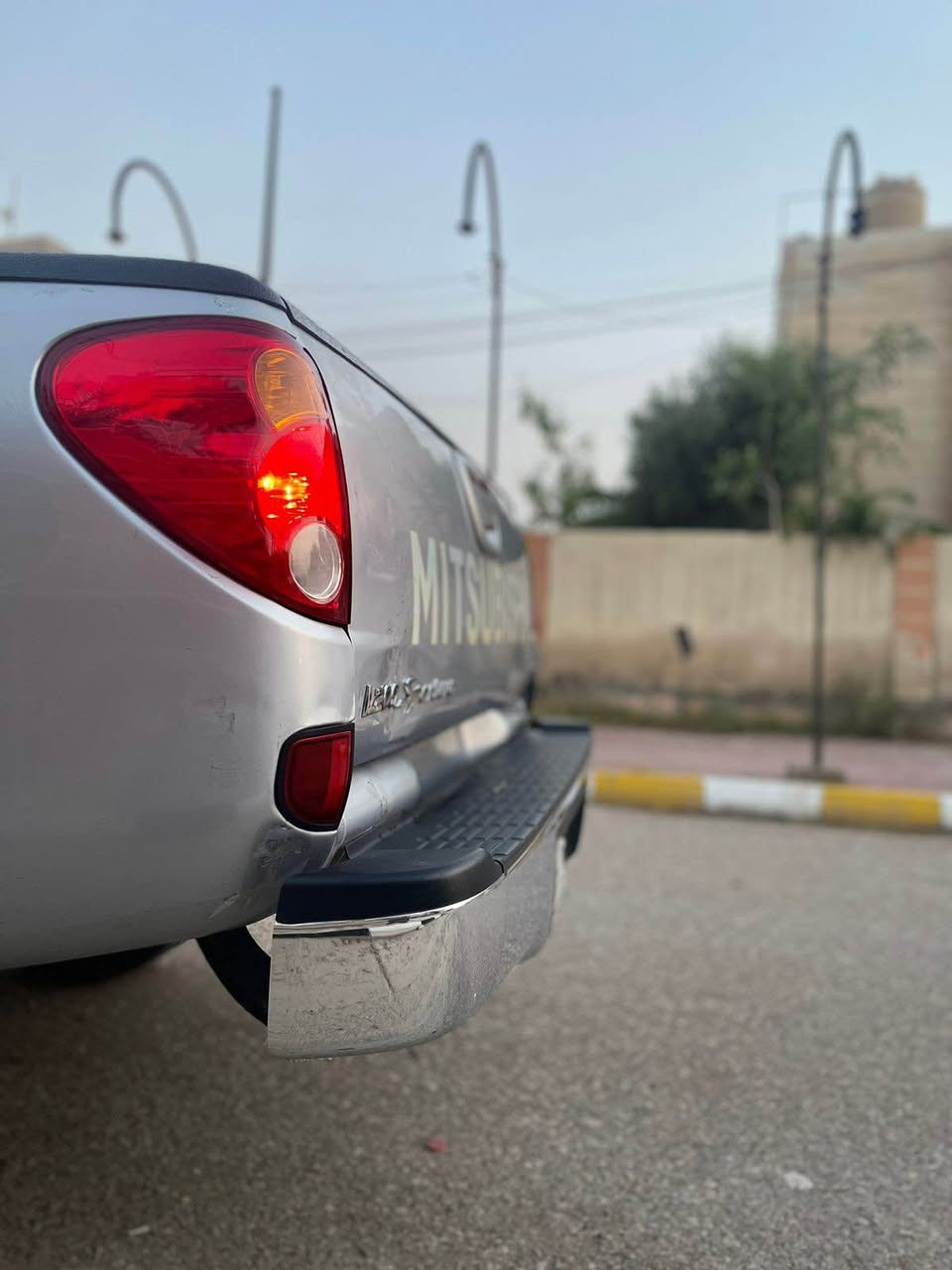 ميتسيوبيشي l200 موديل 2015

السيارة مكفوله بيه جراد قليل بالبنية والجاملغ البدي

بيه طخه ما مصلحه باب البدي واضحه بالصور

V6 6 سلندر 

مكينه نظيفه جداً 3:5 

كير اوتماتيك 

تخم تاير 

مكانها واسط الكوت

هاتف ***********

السعر 155$ دهل اوران, واسط
