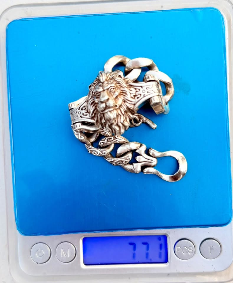 السلام عليكم سوارات ثنين واحد 77واحد71 سعر الغرام 3500حيل نضيفات 

***********
