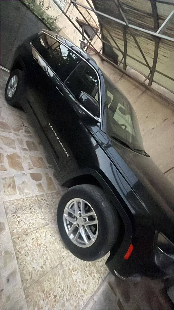جيب كراند شيروكي موديل ٢١ 
ماشيه ٥٣ الف ميل 
بصمه 
شاشه لمس 
مقاعد حراريه 
فئه الvip  ٦ راكب 
ايرباكات سليمه
ماشيه ٥٣ الف
قفل سعر ٢٤ الف
للاستفسار 
***********

نص مكتوب في الصور:
- 7:23
- Whatsapp
- LTE
- 72
- 9 / 10
- 1:1
- bid.cars
- ◄ WhatsApp
- LTE 73
- 5 / 10
- 7:23 ◄ WhatsApp LTE 73 7 / 10 1:1 X bid.cars