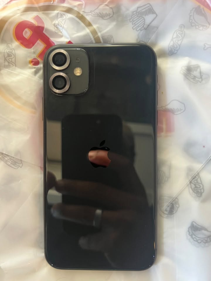 ‏iPhone 11 نظيف كامل ملحقات ويا كرتونة بدل بطارية السعر 225 تواصل خاص
***********
