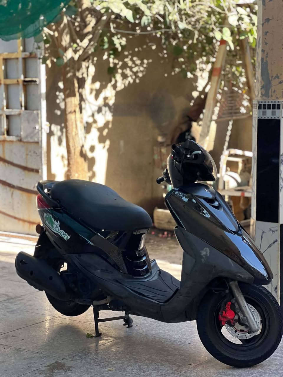 دراجه بريز ببغاء مديل ١٦ حاويه الدراجه مكينه ما مفتوحه كفر سواد كله حاويه مامبدل بيه اي شي بعدهي وكاله سعر مليون و100 وبيه مجال مكاني قضاء الجبايش رقم 
***********
مكلف بل نشر
