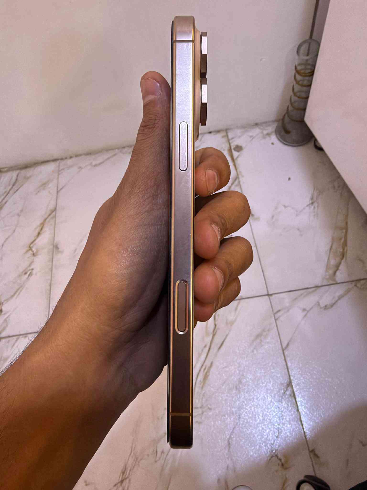 آيفون ١٦ برو ماكس • ٢٥٦ • بطارية ٩٠٪