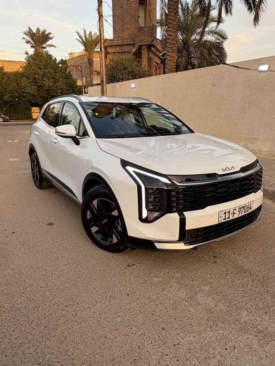 السلام عليكم للبيع سبورتج موديل ٢٧ زيرو ضمان الشركة الدوليه رقم بغداد باسمي السياره بحالة الشركة ماشيه الفين فقط كامله بدون اي نواقص السياره مكفولة كفالة عامة من كلشي 
السيارة فئة بيسك ومواصفاتها معروفة 

السعر  ٢٢٤  $ وبيها مجال بسيط 
 
مكان السياره بغداد - الدورة ***********
