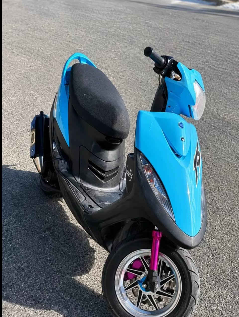 عدله للبيع دراجه اتخبل سعرها 450 الف *********** هذا رقمي اتصل ودلل

نص مكتوب في الصور:
- Ride With Style
- Yamaha ZR
- Good Vibes