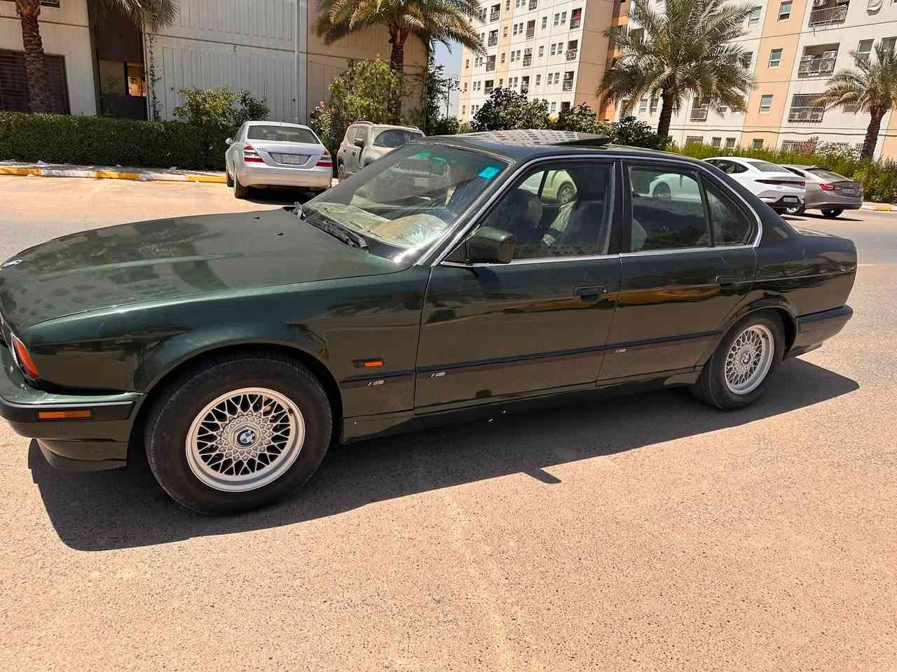 السلام عليكم عندي بي ام موديل 1992 
فتحة مصبوغة عام للجمالية تبريد شغال كير محرك مال صقر 28 دبل فانوس سيارة موجودة بغداد سعر 58 اتصال ***********
