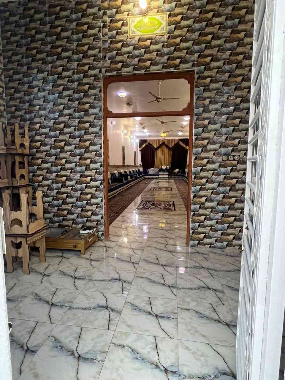 بيت للبيع🏚️مساحه/1000/متر متكون من 6/اغرف   كافه الخدمات ماء💧وكهرباء💡ومدارس🏫شارع تبليط🛣️العنوان✍🏻النجف الاشرف مقابل قريه الغدير شارع المطحنه الاستفسار الرقم📱***********/📞***********
