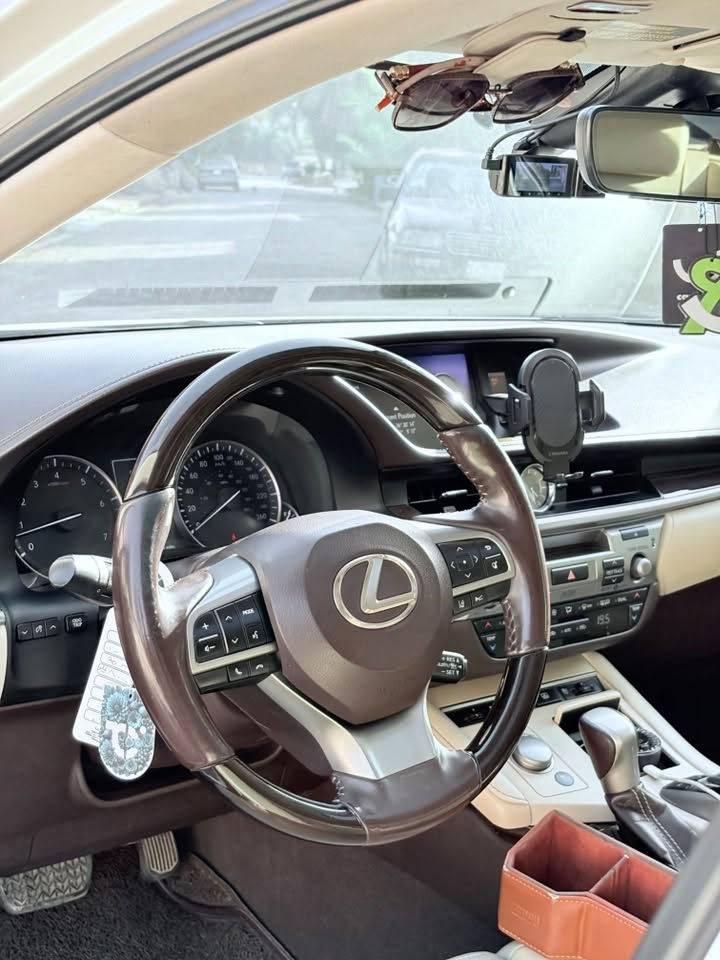 لكزس ES350 • ٢٠١٨ • بدون صبغ