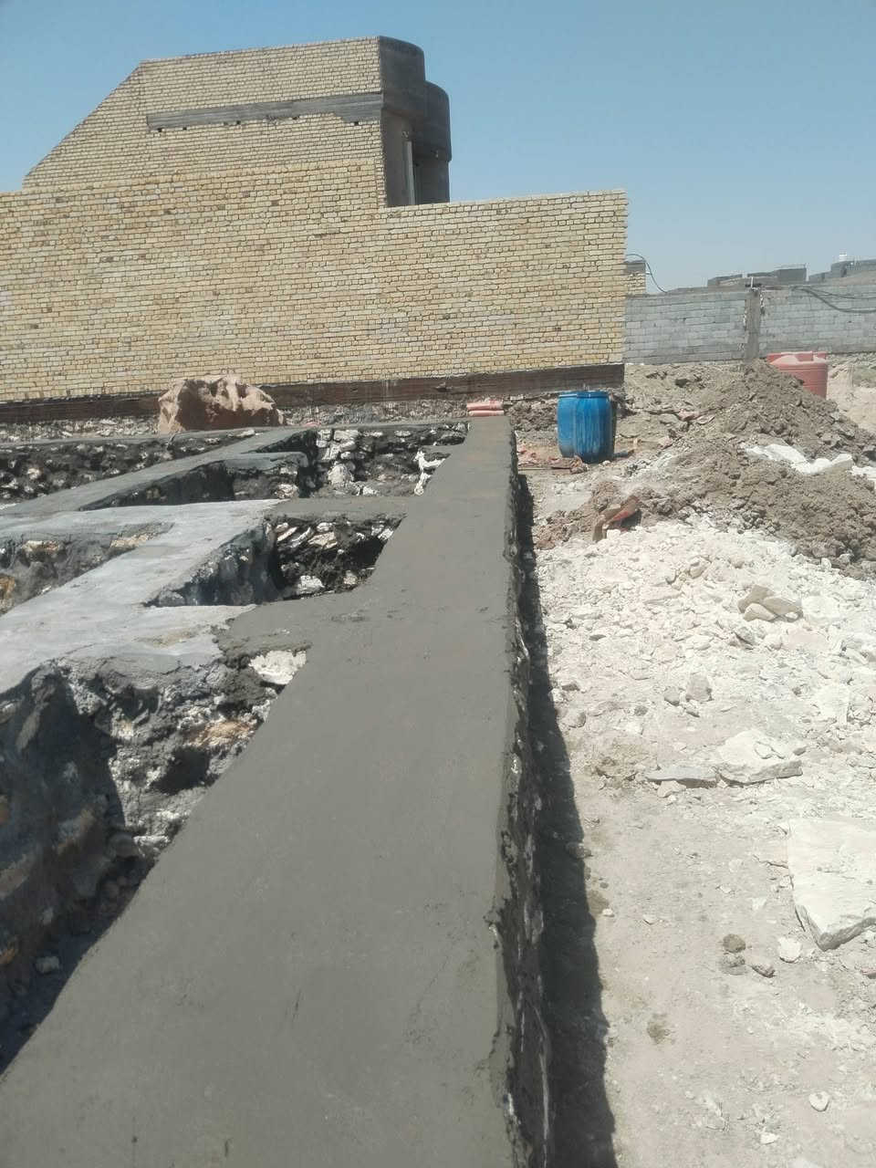 شغل حسب الطلب اخوكم ابو عباس البناء ال مري مكطوعة او يوميه او كرسته وعمل تسقيط خرائط وتكحيل جهتين الاتصال على الرقم {***********}
