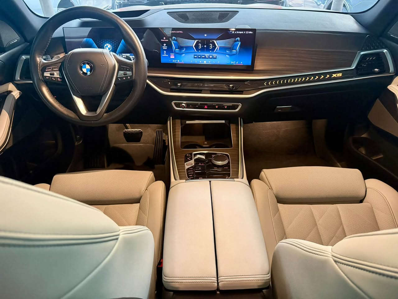 Bmw X 5 40i xdrive 2024 ..دفع رباعي مو ثنائي ..
Driver assistance professional  
  ***للبيع مو للمراوس ***
ماشية 15 الف ميل اللون اسود ميتالك ،داخل ابيض 
تغليف ppf فرنسي براند hexis ب ٢٥٠٠$ مو تجاري
حادث بسيط دعامية ،بدون نقص صفر مسج،اخت الزيرو الداخل والكشنات زيرو بدون اثر استخدام وكشر السيارة جديد لاشخوط ولا رصعات ولاسمكرة ماتبين وارد امريكا,
مكان السيارة بغداد - الجادرية
السعر 50000$ 
للتواصل واتساب فقط ***********
