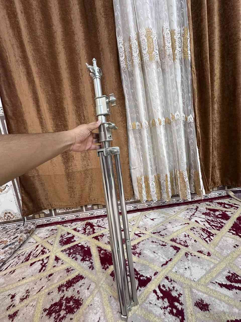 ما مستخدم للبيع ارتفاع مترين ونص يستخدم للأضاءات ويحمل وزن ثقيل السعر ٤٠ الف
