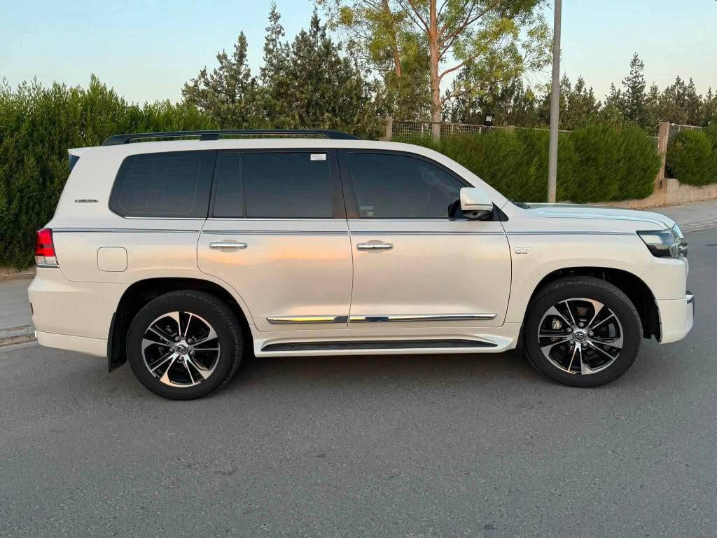 Toyota Land Cruiser V8 EX.R 5,7
سنة الصنع: 2019

كيلومترات32 كم

سیاره‌ :كلین

اللون الابيض

گیر و محرك Lexus 

اللون الداخلي: بني

عدد الاسطوانات: 8 اسطوانات

حجم المحرك:5,7 لتر

قوة حصان: 304 حصان

ناقل الحركة: أوتوماتيكي بـ 6 سرعات

نظام الدفع: كل عجلة القيادة

فتحة سقف: حجر

نوع من الفرش: الكهربائية - التدفئة

أبواب بصمات الأصابع: نعم

ماسحات الزجاج الأمامي - مستشعر المطر

الشاشة: 3

مجسات: مجسات - وقوف السيارات

الكاميرا: الخلفية

حجم الإطارات: 20 بوصة

مصابيح: رئيس تتحرك - زينون - إضاءة LED

أيضا لم يتم تجهيز المعدات ، يمكنك تجهيزه بنفسك

شوين :اربيل

سعر:510$💵🔥

☎️موبایل :***********
Whats app
*********** السليمانية, العراق
